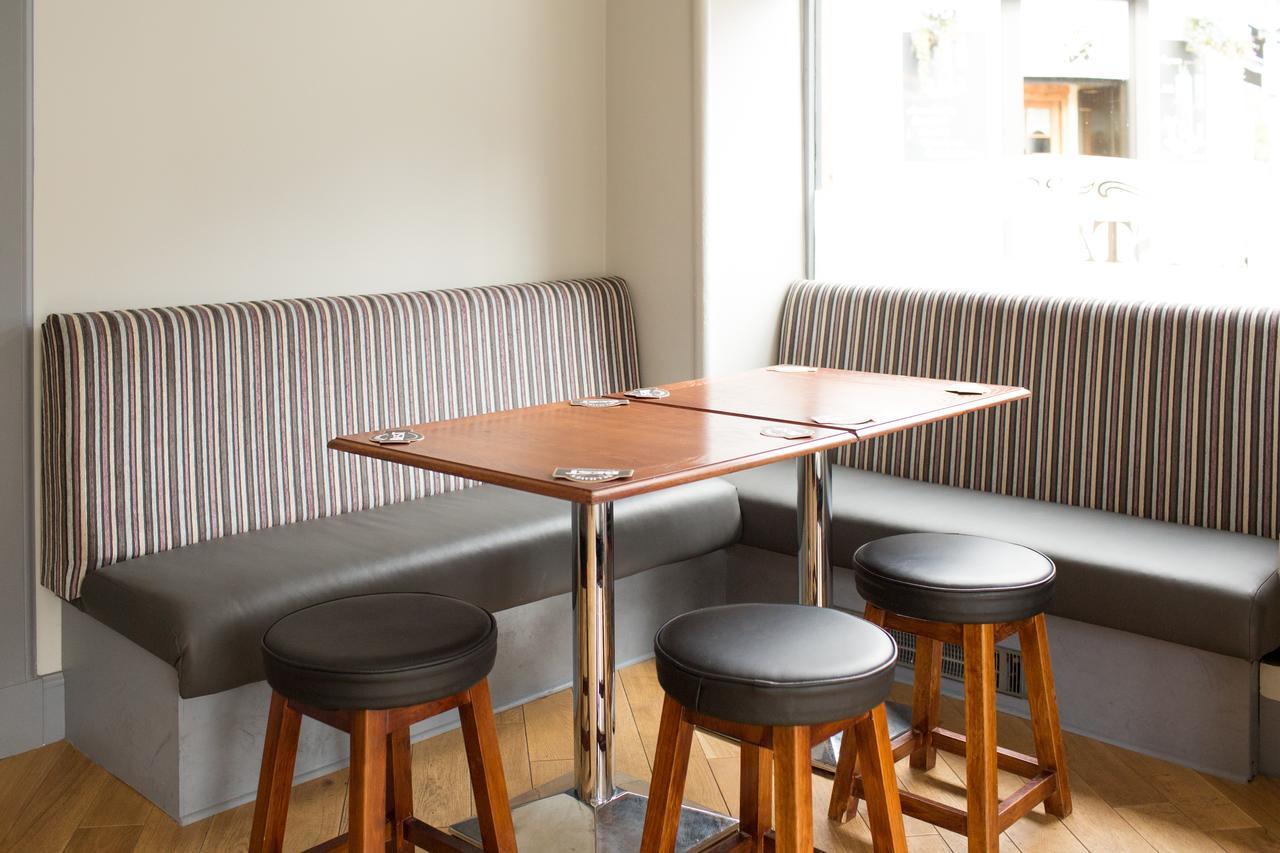 Corner House Hotel Инерлитън Екстериор снимка