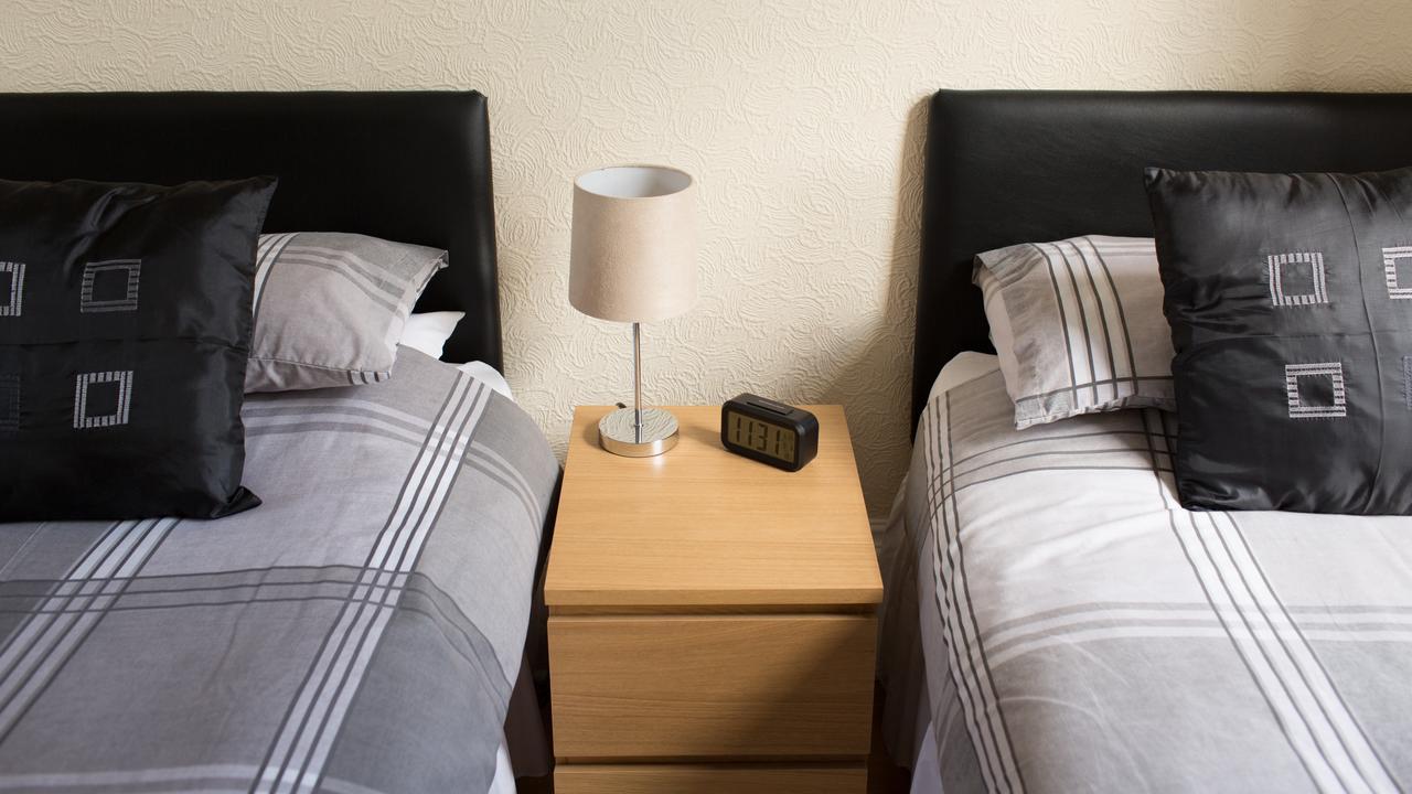 Corner House Hotel Инерлитън Екстериор снимка