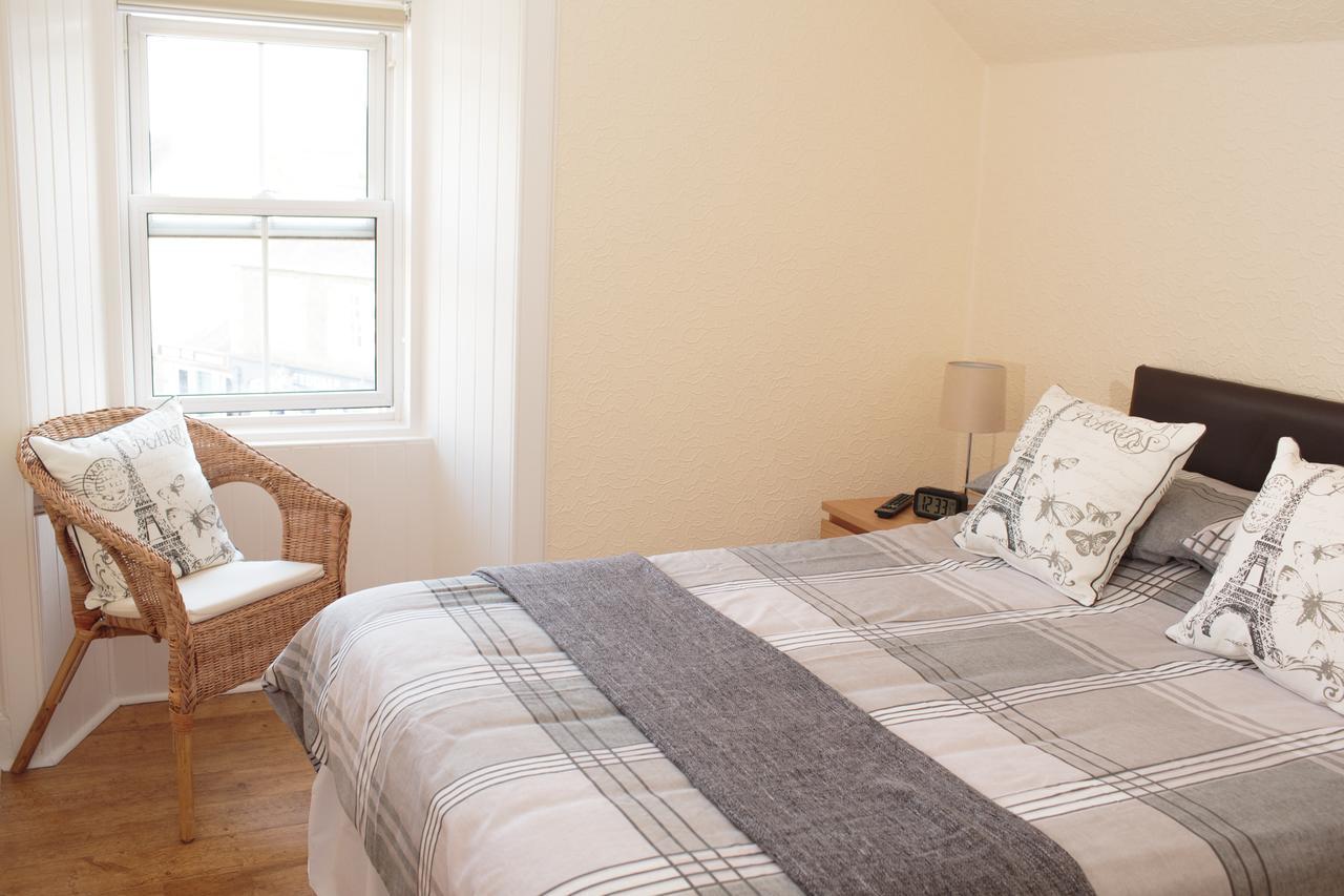 Corner House Hotel Инерлитън Екстериор снимка
