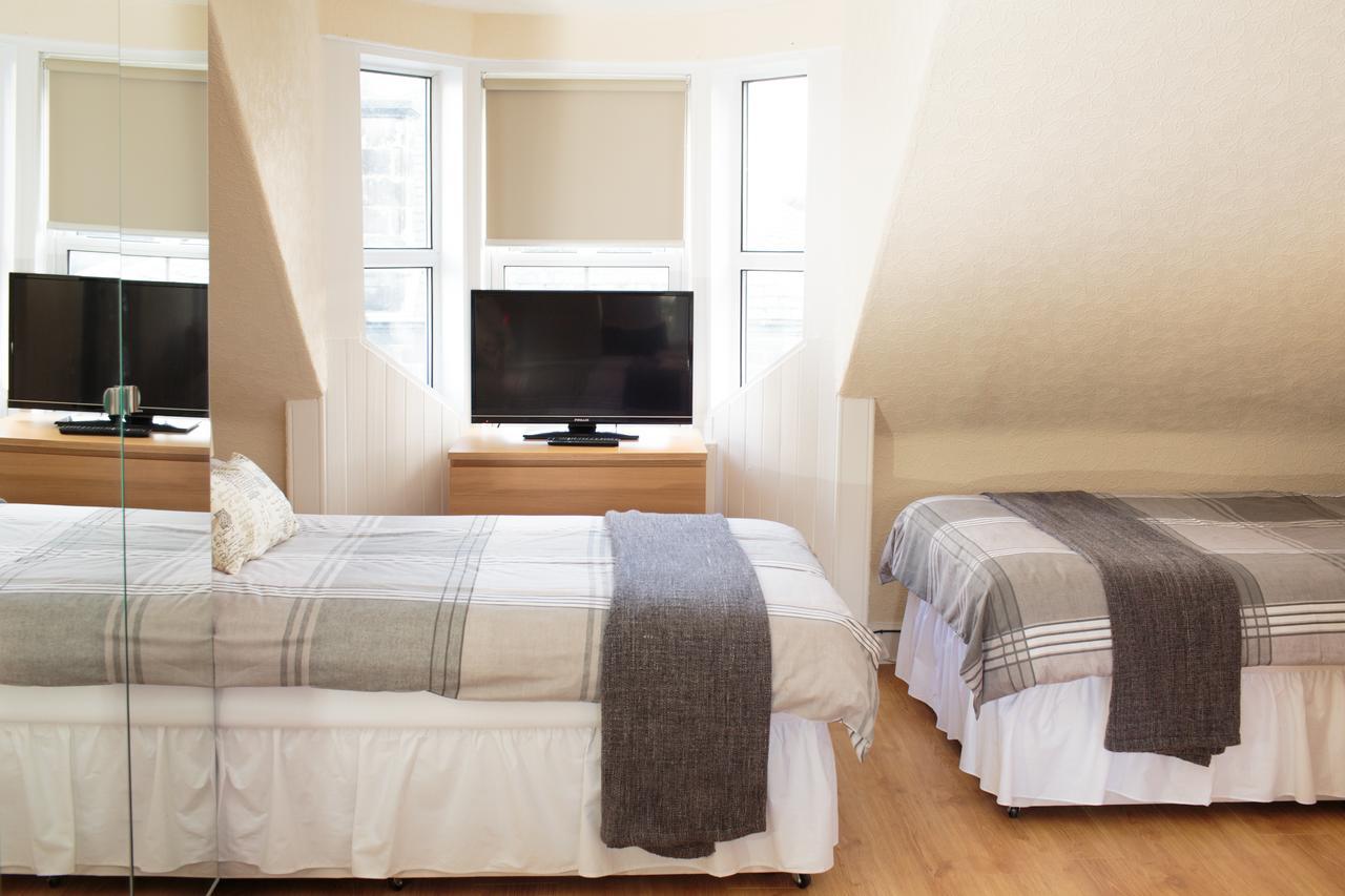 Corner House Hotel Инерлитън Екстериор снимка