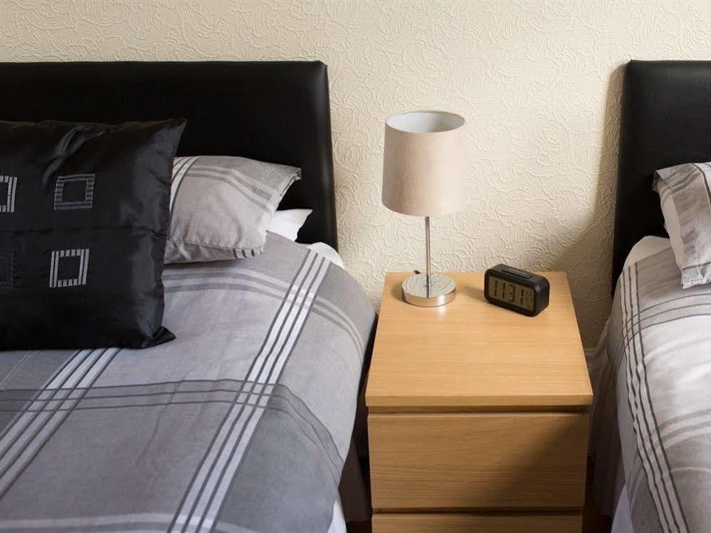 Corner House Hotel Инерлитън Екстериор снимка