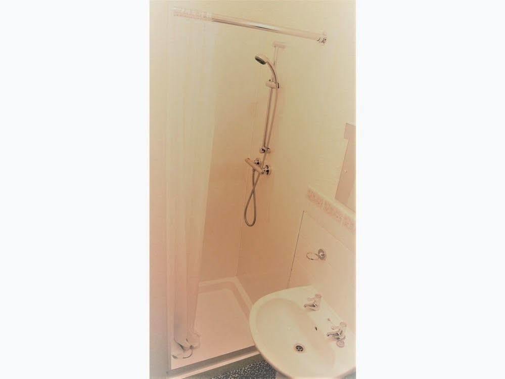 Corner House Hotel Инерлитън Екстериор снимка