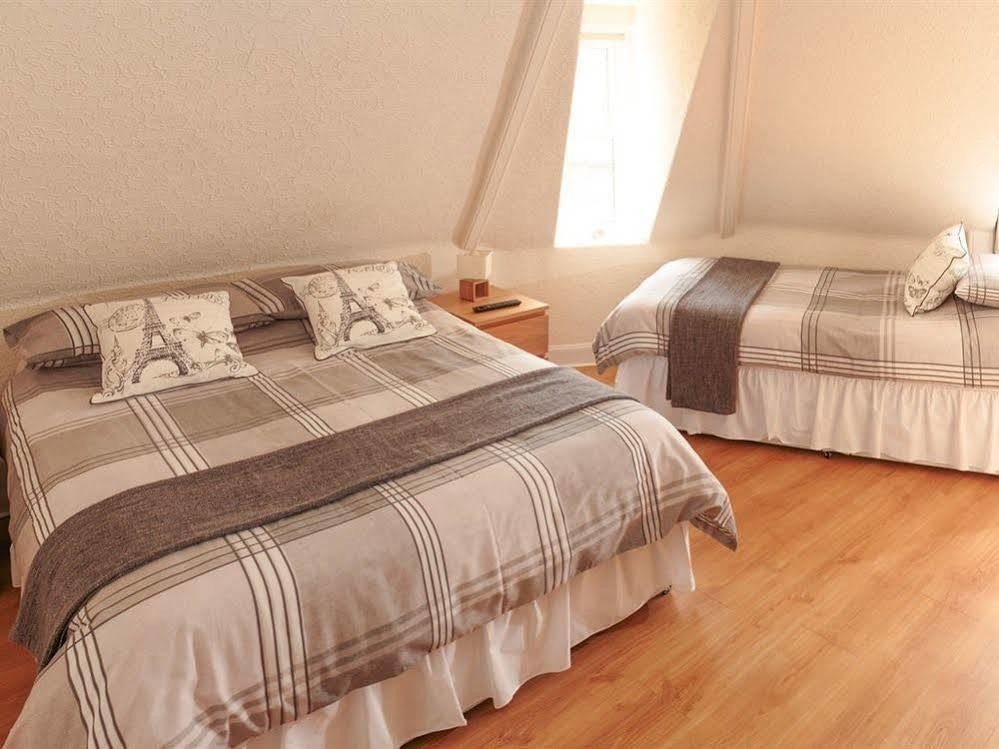 Corner House Hotel Инерлитън Екстериор снимка