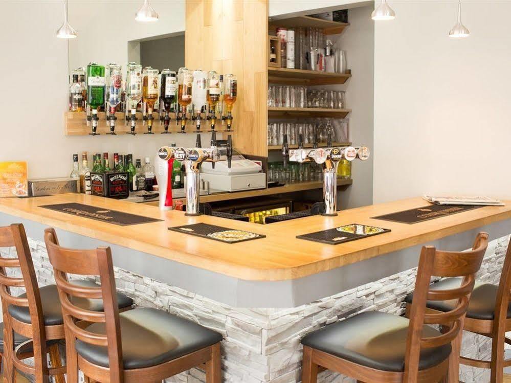 Corner House Hotel Инерлитън Екстериор снимка